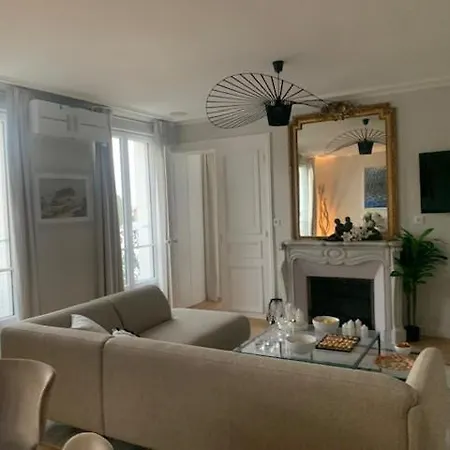 Alojamento de Acomodação e Pequeno-almoço Le Ciel De - Montparnasse & Jardin Du Luxembourg *